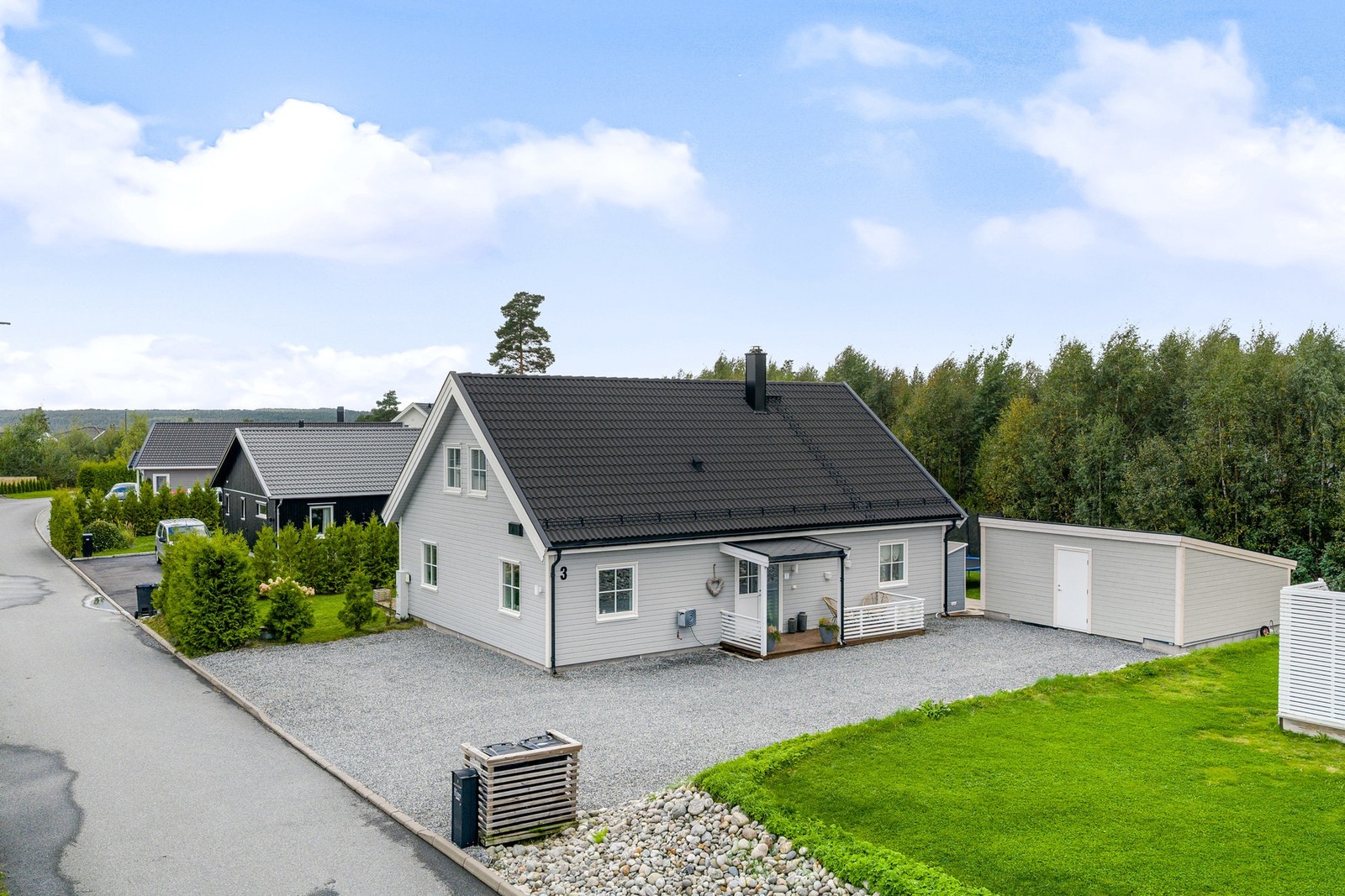 Boligen har veldig godt soldiagram fra morgen til kveld. Galleribilde