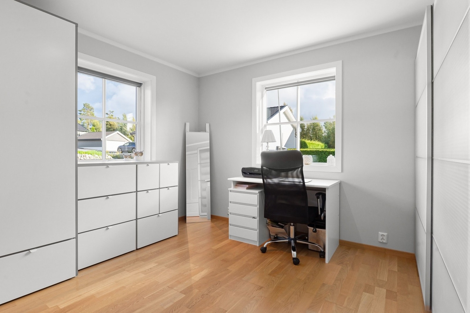 Etasjen har 2 soverom, dette er det største. Galleribilde