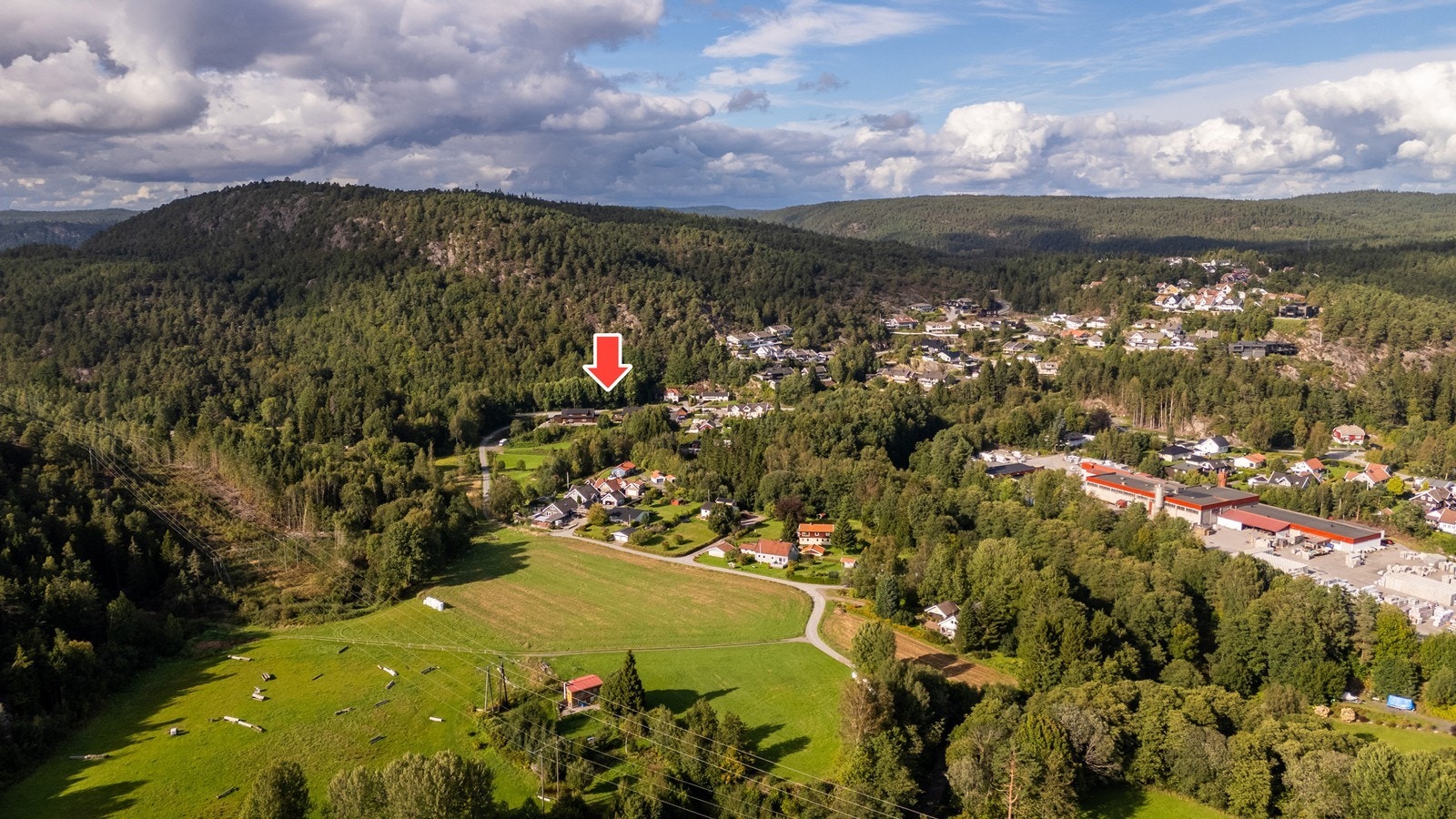 Eiendommens tomt er på ca. 27 700kvm. Galleribilde