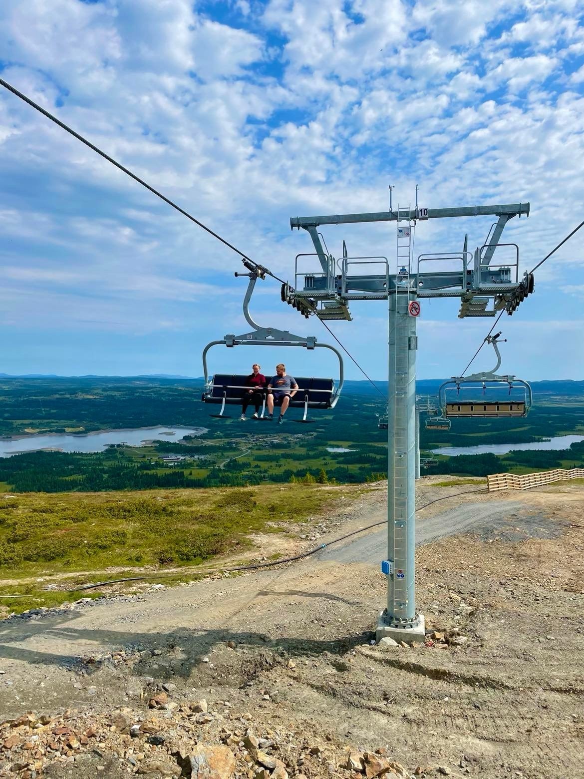 Stolheisen bringer deg til topps året rundt. Både til fots, med sykkel og med ski. Bilde fra Bualie Skisenter Galleribilde