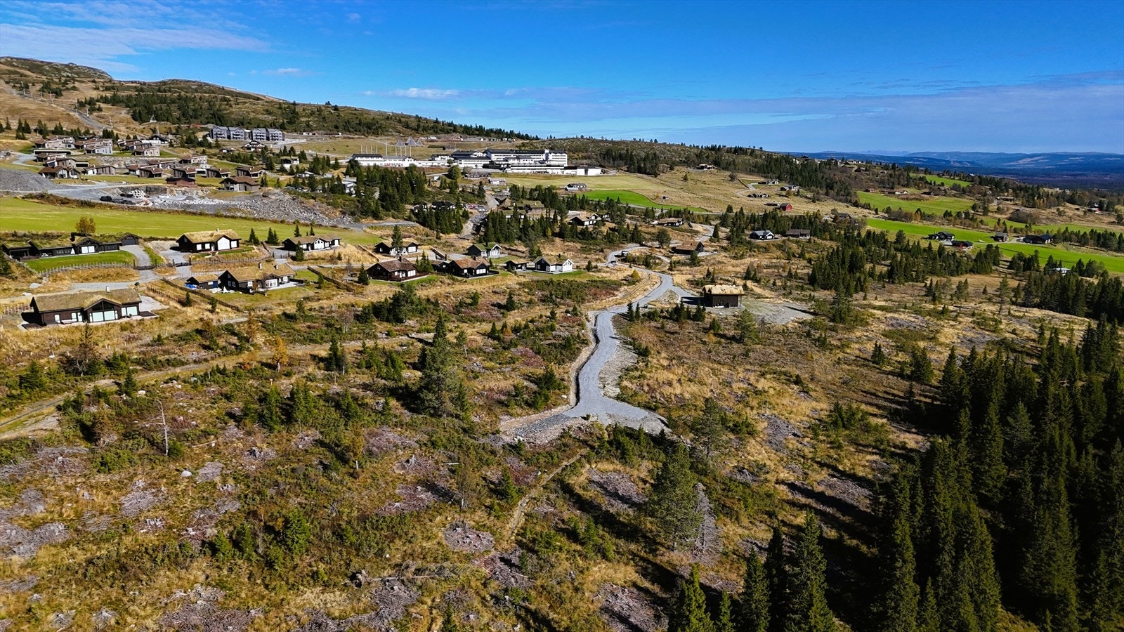 Nærhet til Storefjell og Storefjell skisenter. Langrennssporet går rett ved tomtene. Galleribilde