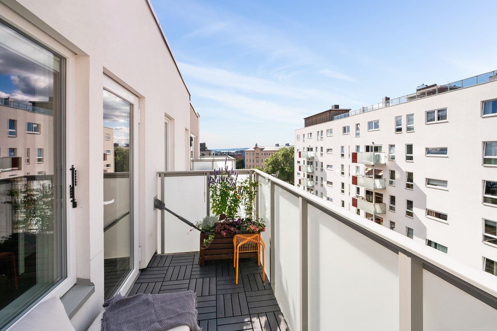 Her får du en lekker 2-roms beliggende flott til i byggets 6. etasje med heisadkomst. Galleribilde