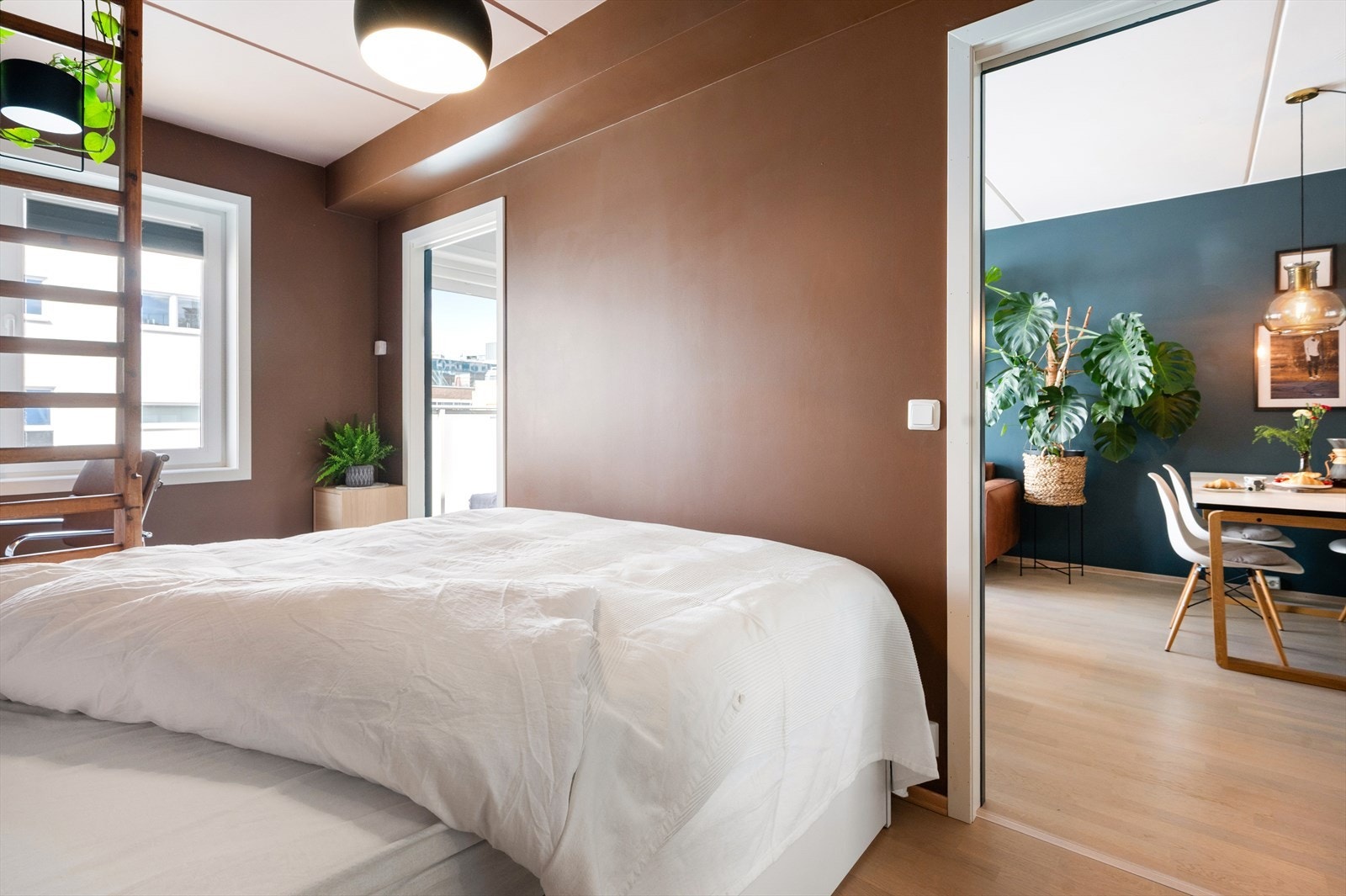 Praktisk adkomst til soverom via skyvedører. Galleribilde