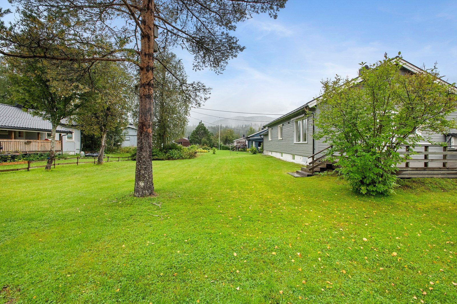 Plan anvendelig tomt. Boligen ligger i et barnevennlig område med kort vei til skole, barnehage og dagligvarebutikk. Galleribilde