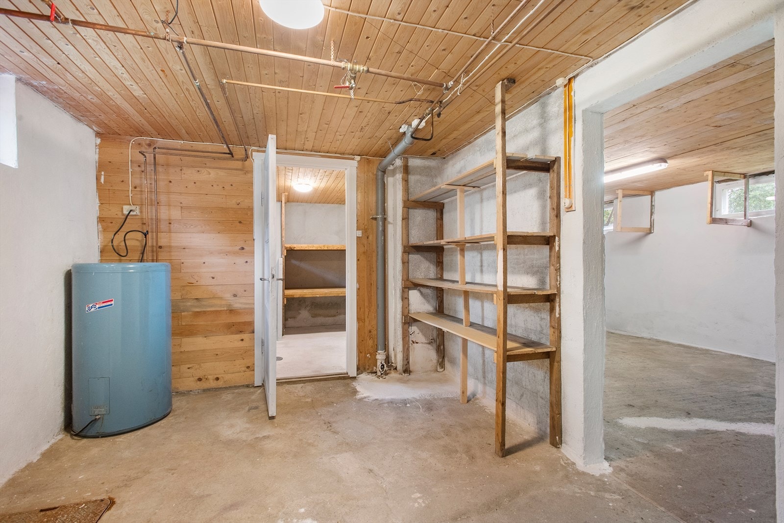 Kjelleren er uinnredet og har et stort potensial. Galleribilde