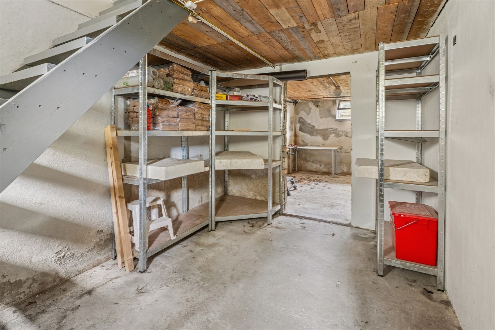 Kjeller med boder Galleribilde