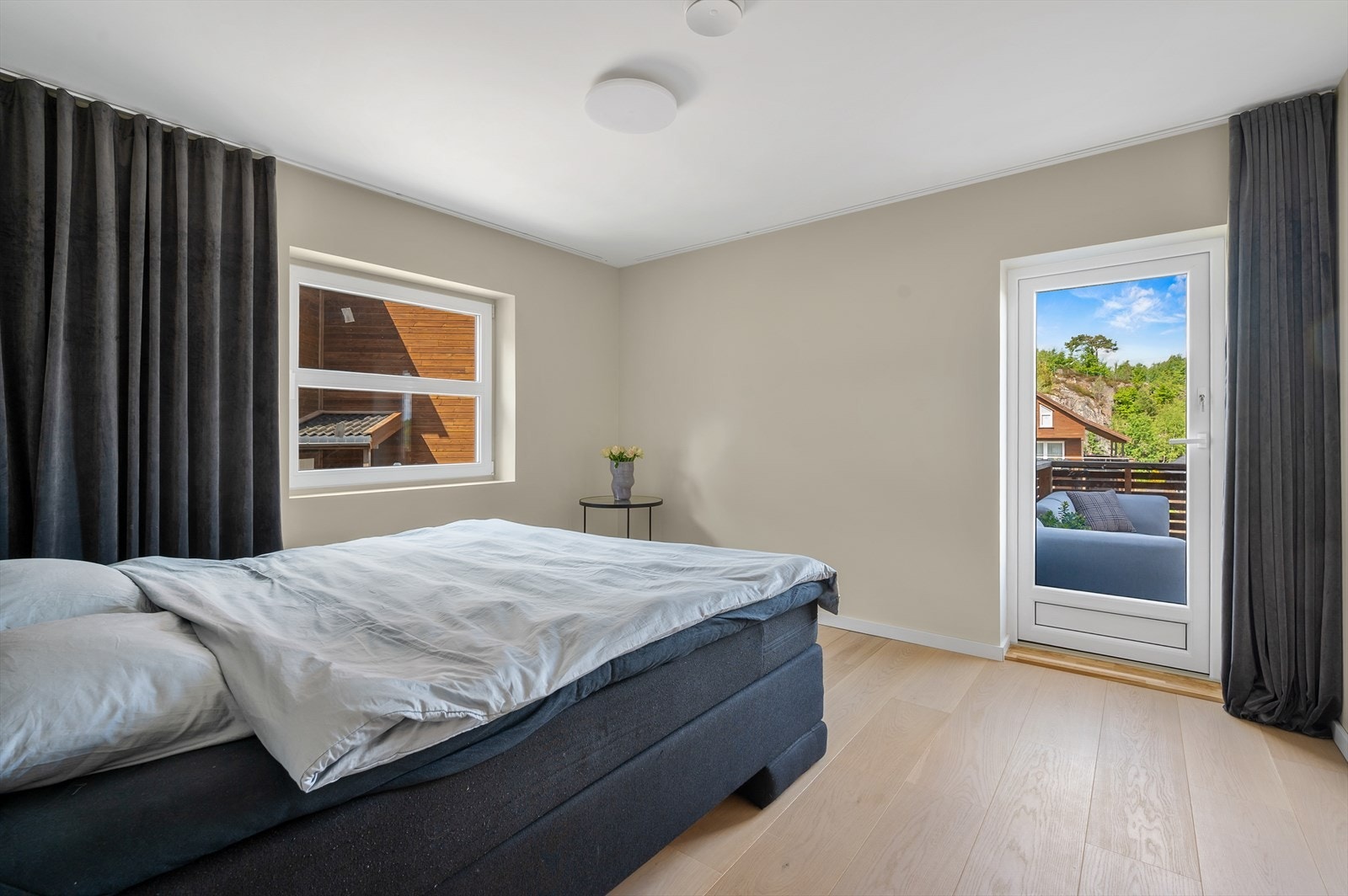 Soverom i hovedetasje. Galleribilde