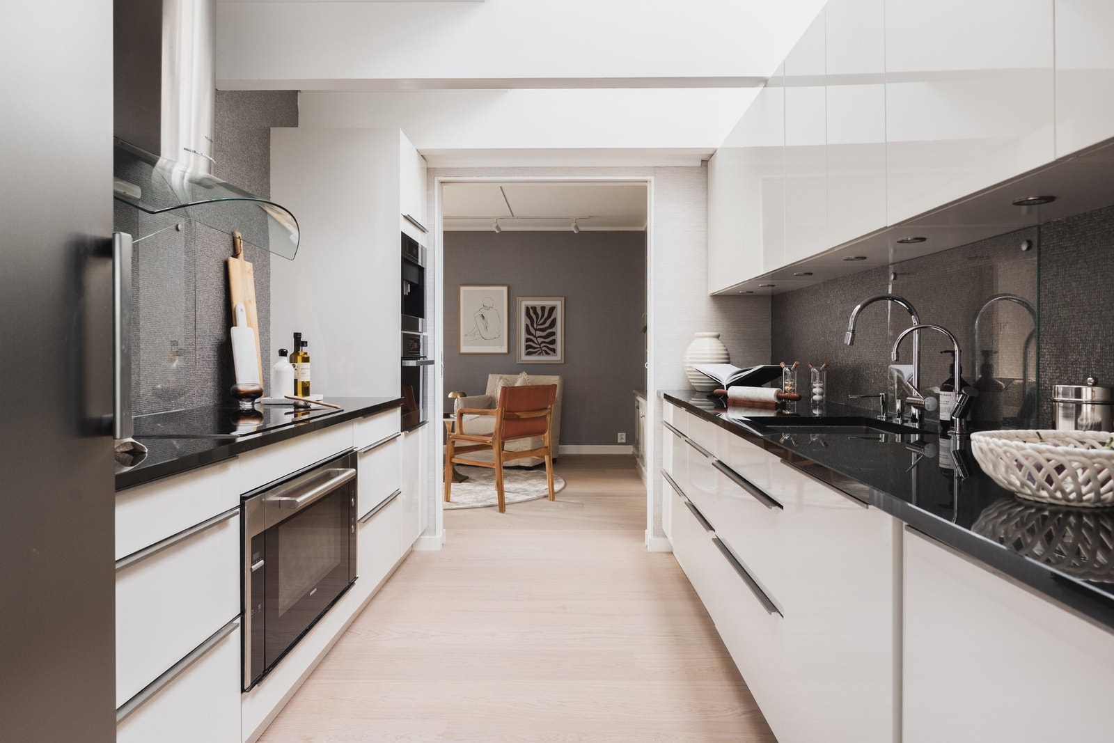 Stilrent og velutstyrt kjøkken fra Invita. Galleribilde