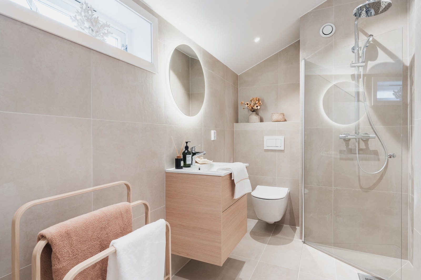 Badet er på likhet med resten renovert i 2025. Galleribilde