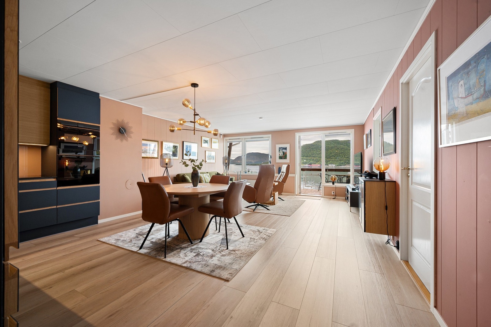 EIE eiendomsmegling v/Runar Bjørkelund har gleden av å presentere Havnepromenaden 46! Foto: Patty Thorbergsen Galleribilde