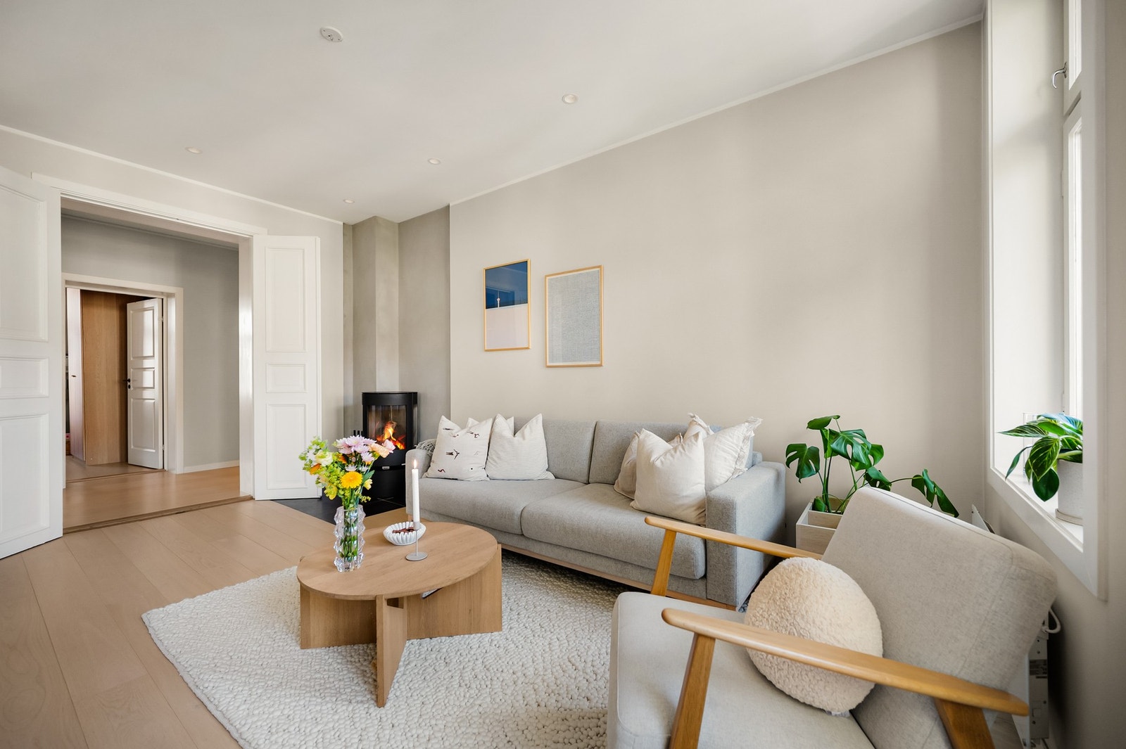 Stuen har god plass til sofagruppe. Galleribilde