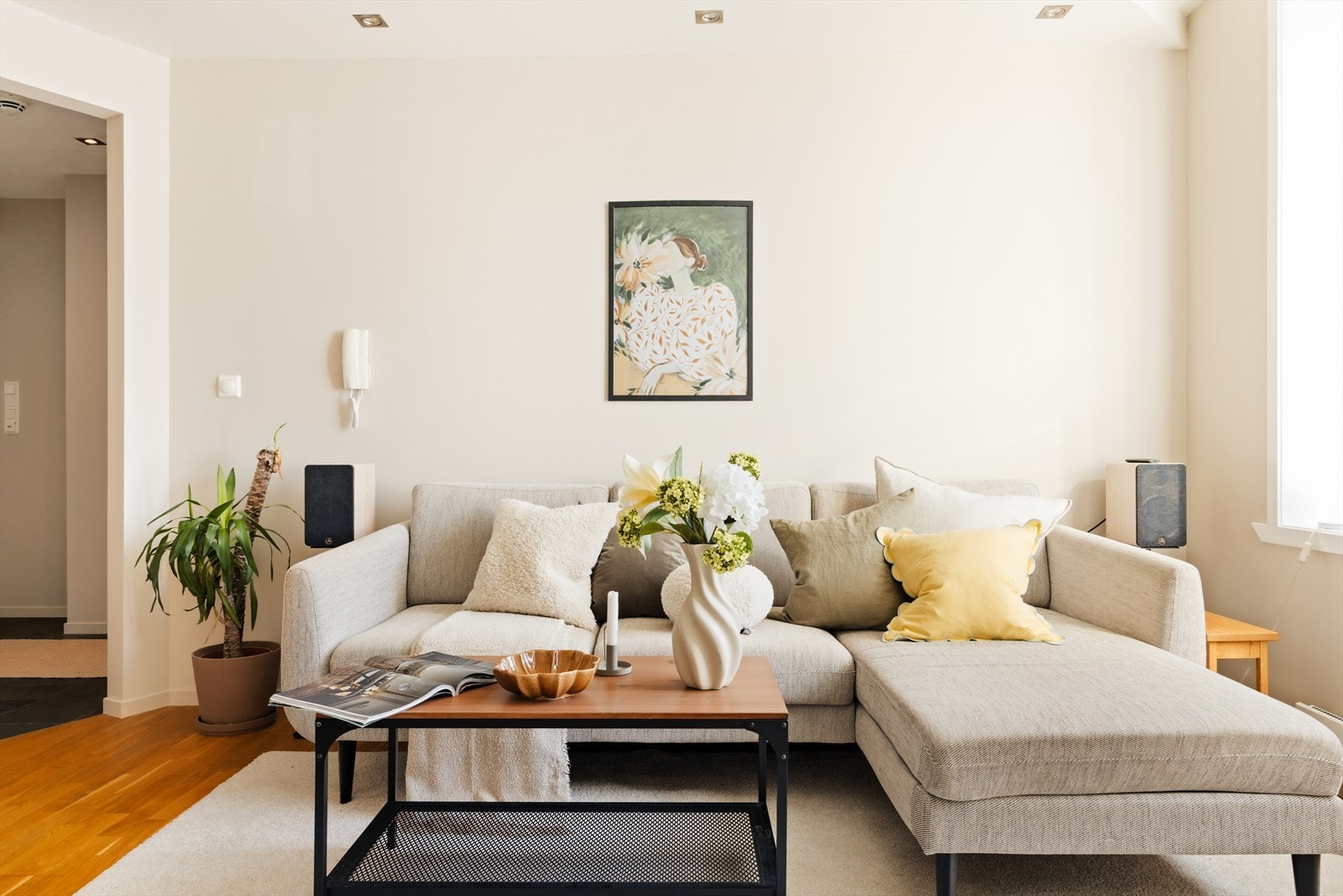 Stuen er innbydende og har en hyggelig atmosfære Galleribilde