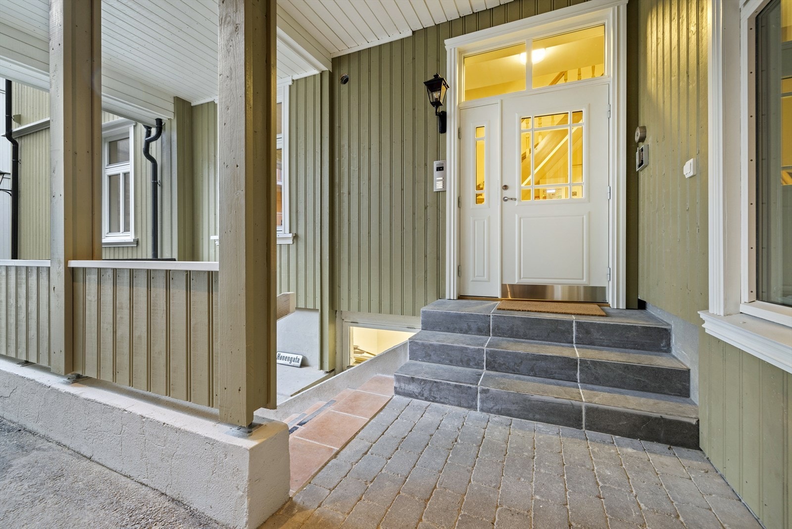 Koselig felles inngangsparti Galleribilde