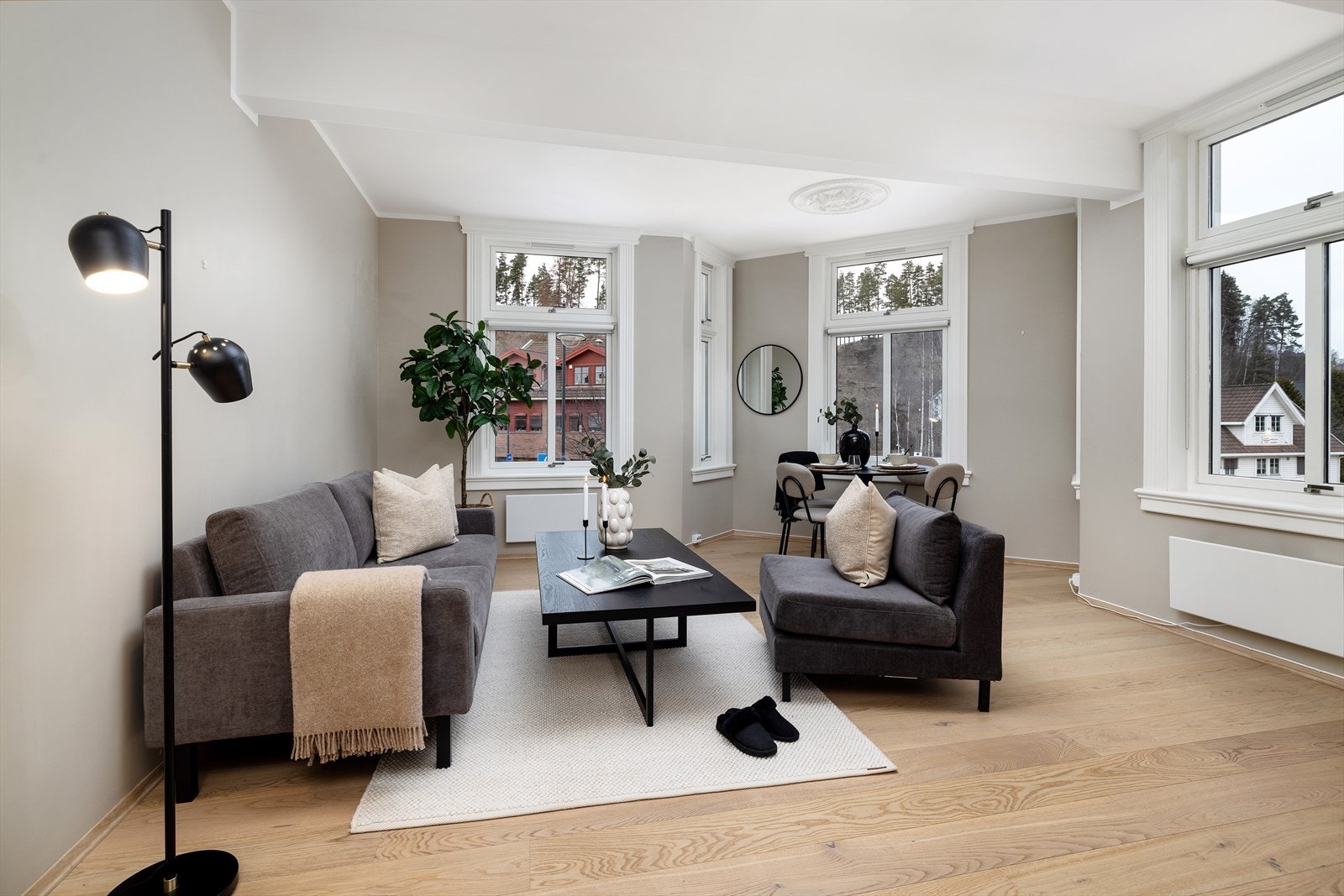 Moderne leilighet med god standard og delikate overflater Galleribilde