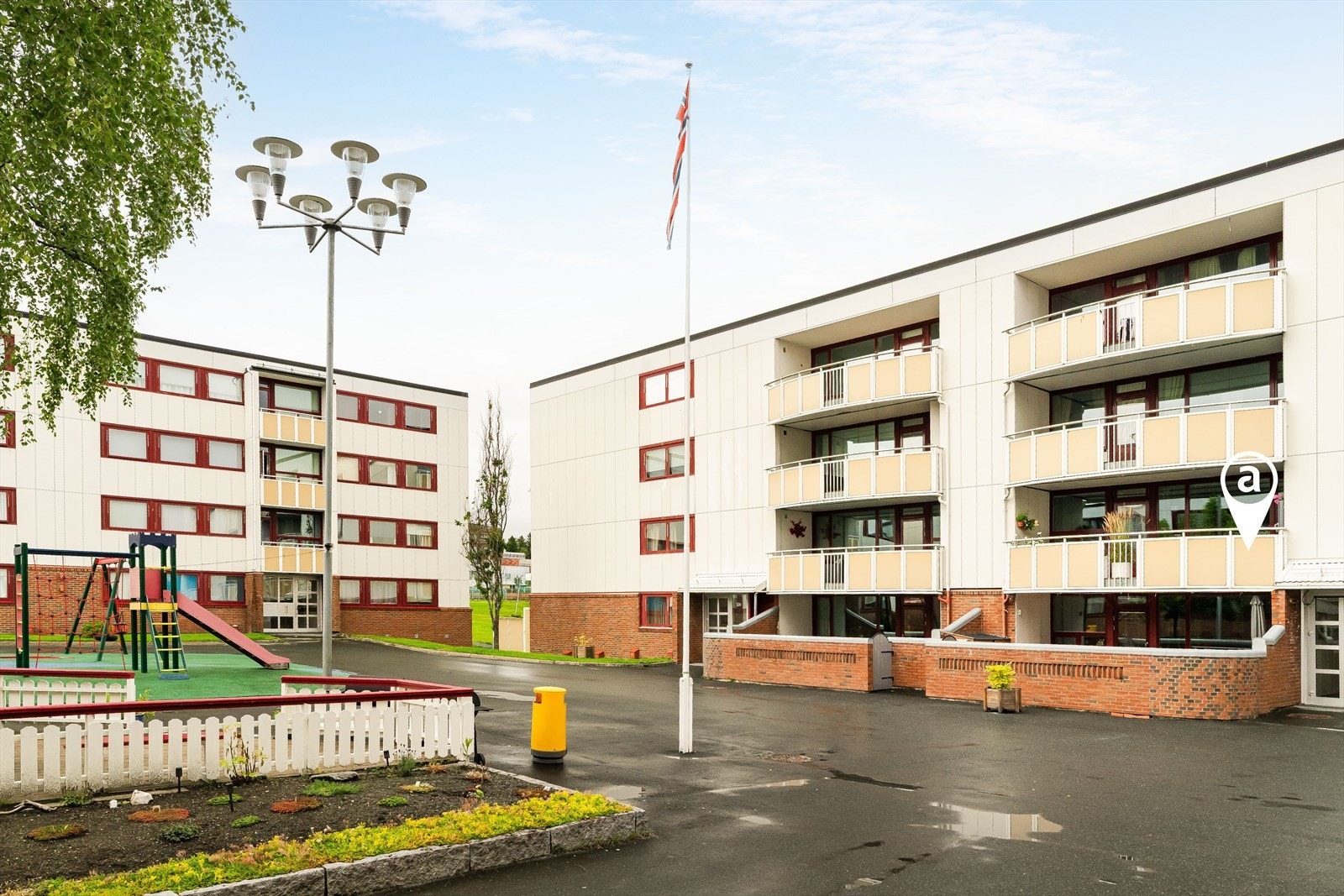 Et barnevennlig og oversiktlig tun som gjør det enkelt for de yngste å leke ute i trygge omgivelser. Galleribilde