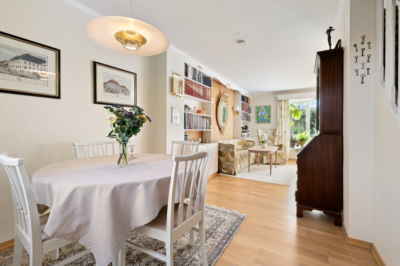 Spisestueavdeling i nær tilknyttning til kjøkkenet. Galleribilde