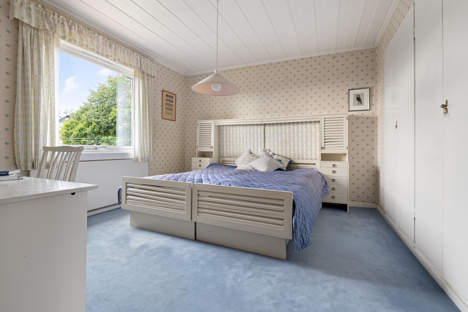 Hovedsoverommet har godt med skapinnredning. Galleribilde