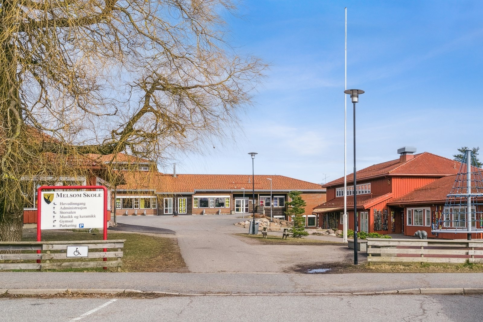 Under 30 min. gangavstand til Melsom skole (1-7 kl.). Galleribilde