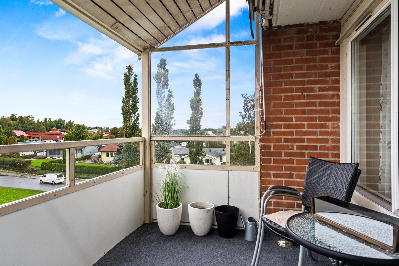 Hyggelig overbygget balkong med fine solforhold. Galleribilde