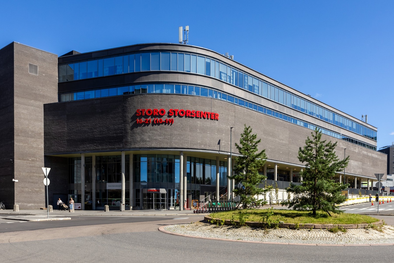 Storo Storsenter ligger kort vei unna leiligheten, med flere butikker og kafeer. Galleribilde