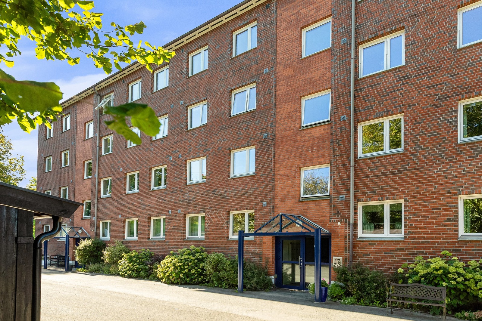 Borettslaget har 81 garasjer som disponeres av beboerne. Galleribilde