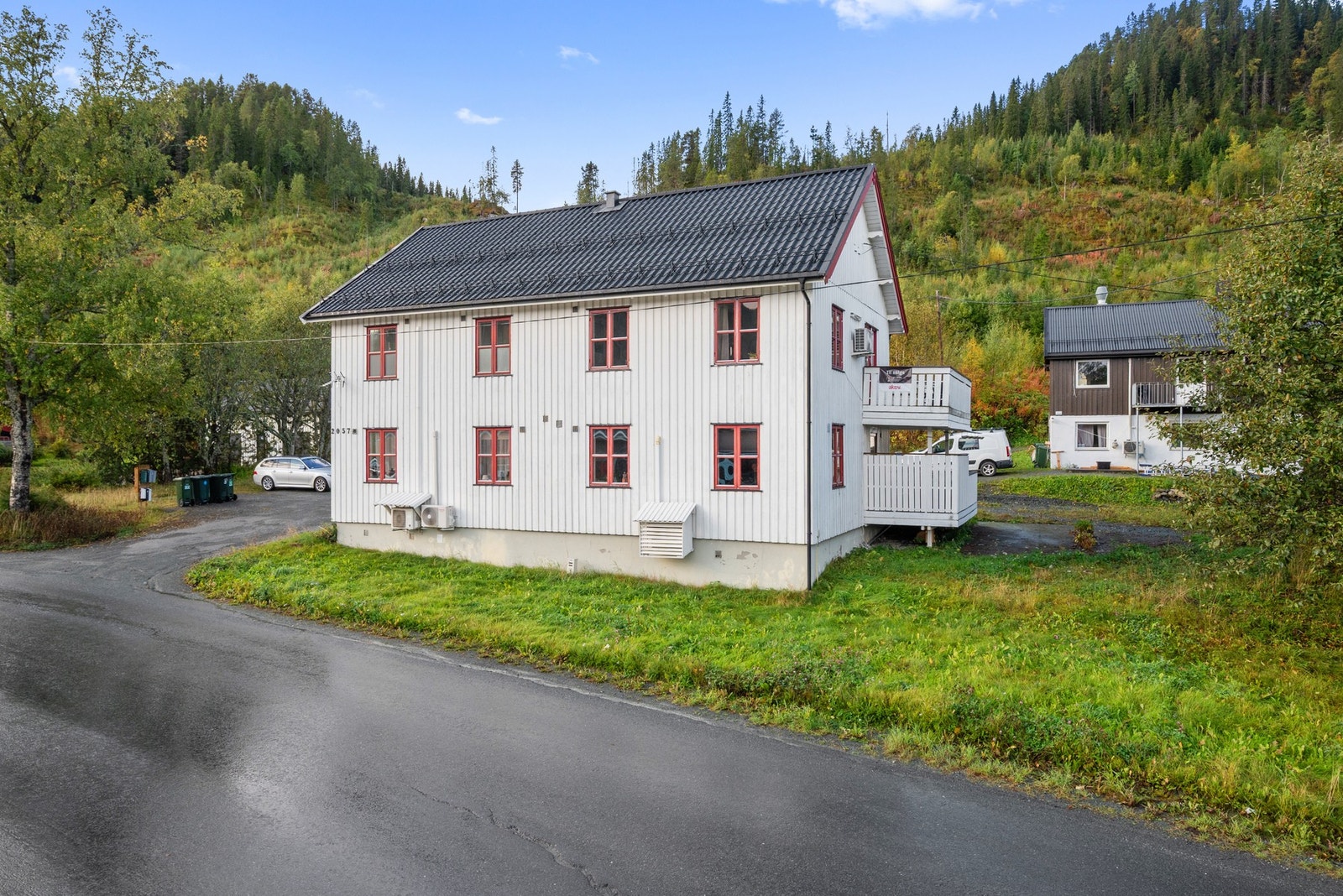 Det er også en bod i kjeller, samt. en utvendig bod som tilhører. Galleribilde