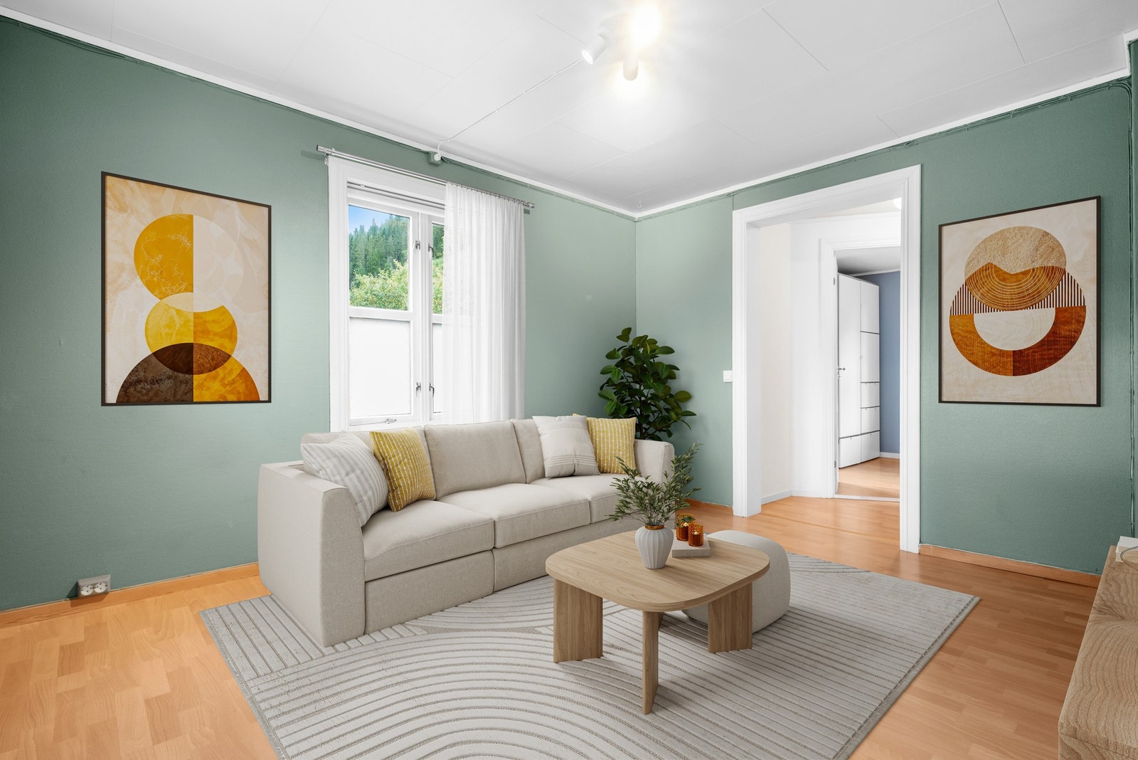 Boligen er en del av en 4-mannsbolig og har gode vindusflater med mye lysinnslipp. Galleribilde