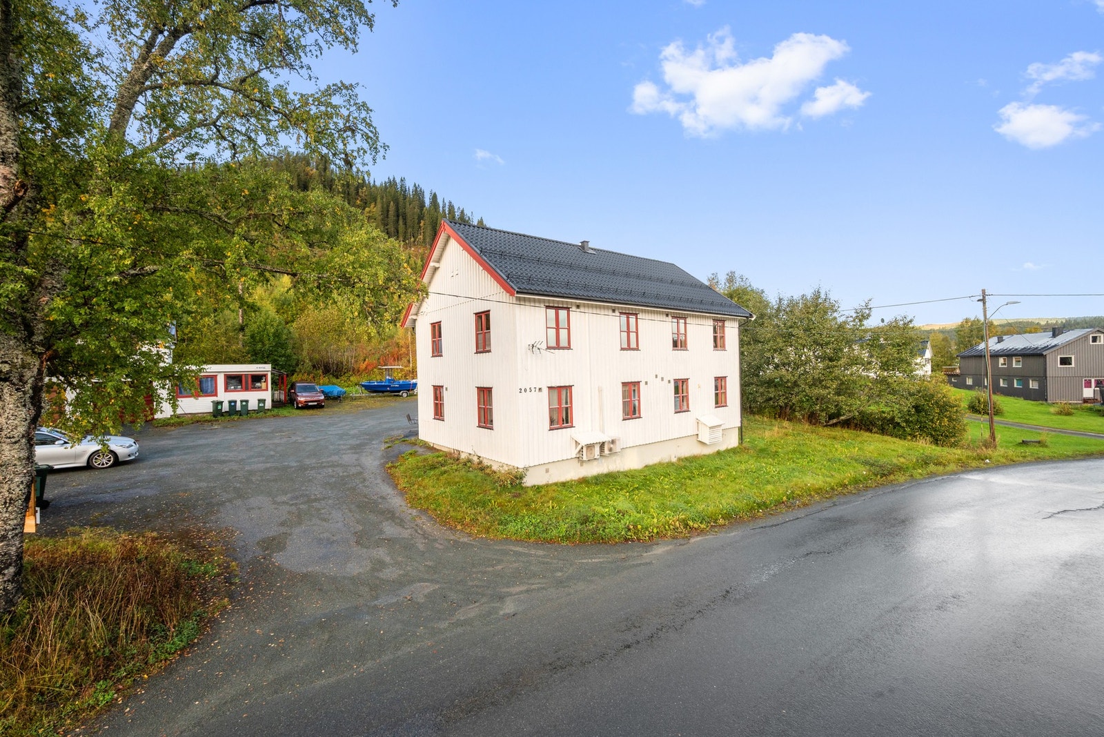 Her presenteres en flott 2- roms selveierleilighet beliggende i 2. etasje. Galleribilde