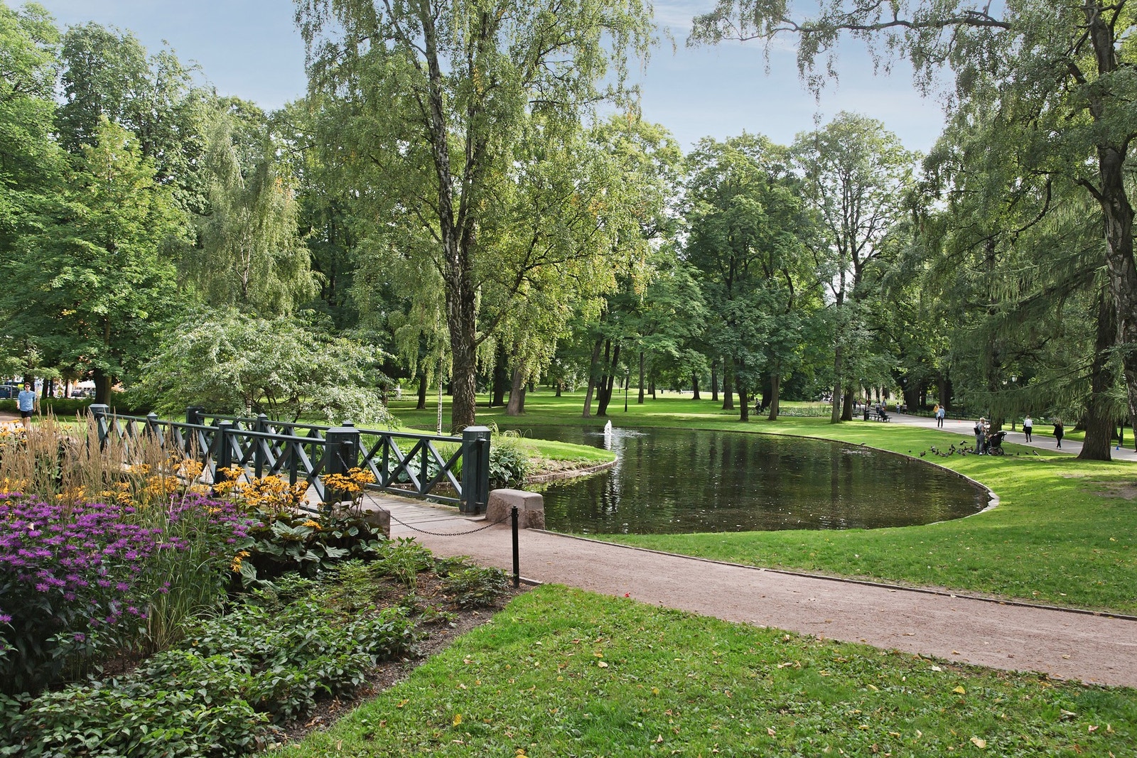 I nærområdet finner man flere grønne lunger, som Slottsparken med skulpturpark. Galleribilde