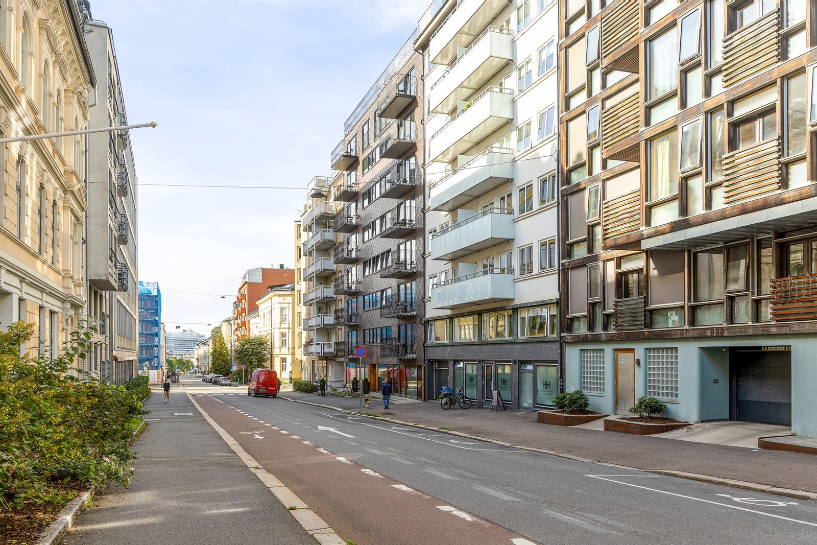 Her bor man sentralt, men rolig til i en enveiskjørt gate. Galleribilde