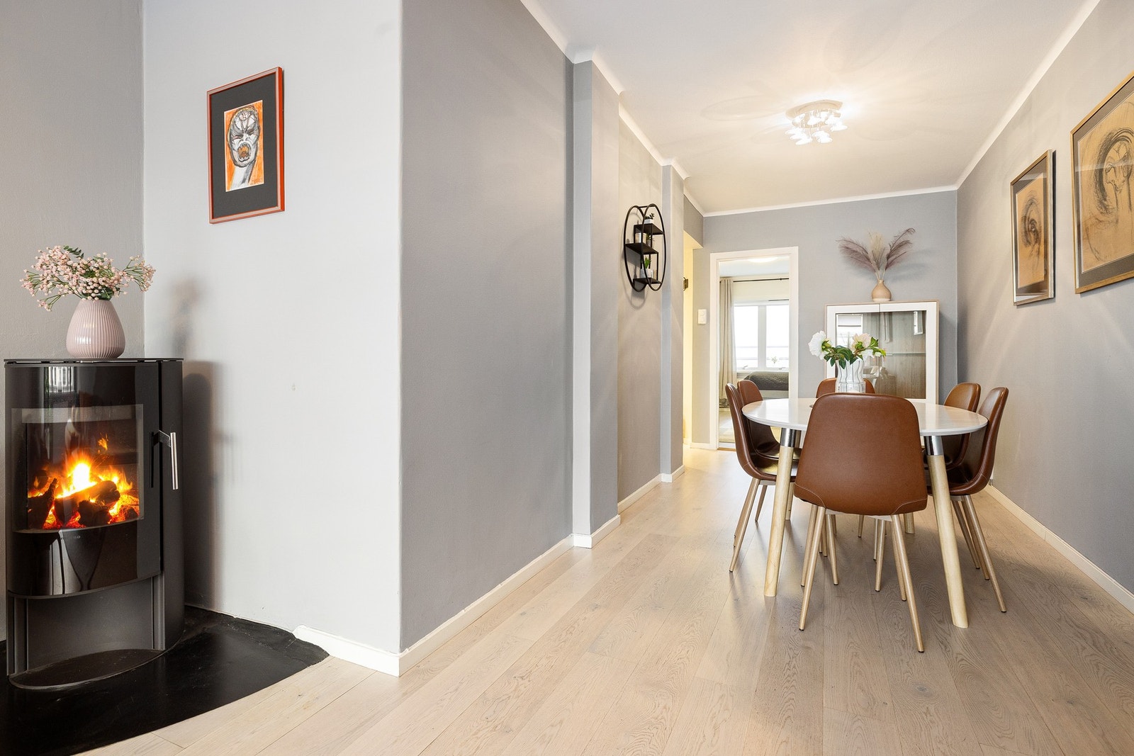 I den bakre delen av rommet er det plass til å innrede som en spisestue. Galleribilde