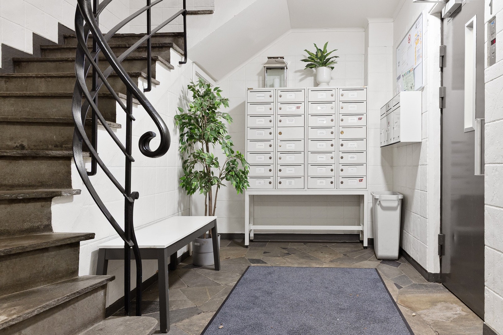 Tiltalende felles trappeoppgang. Galleribilde