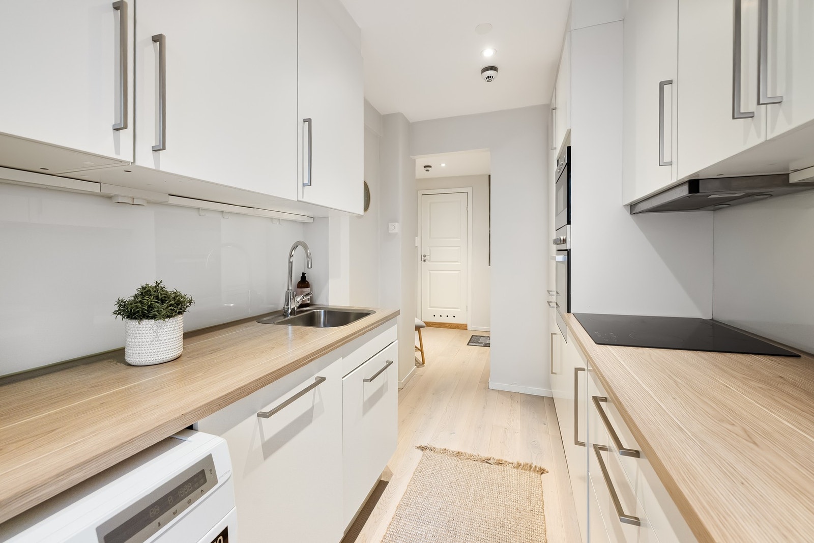 Her får man et romslig kjøkken med rikelig oppbevaringsplass og gode arbeidsforhold. Galleribilde