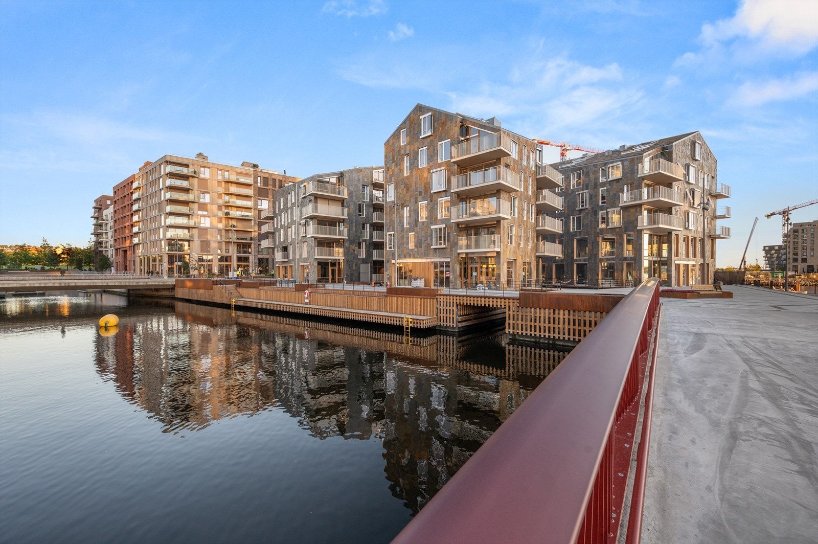 Vannkunsten er tegnet av det danske arkitektkontoret Tegnestuen Vandkunsten. Galleribilde