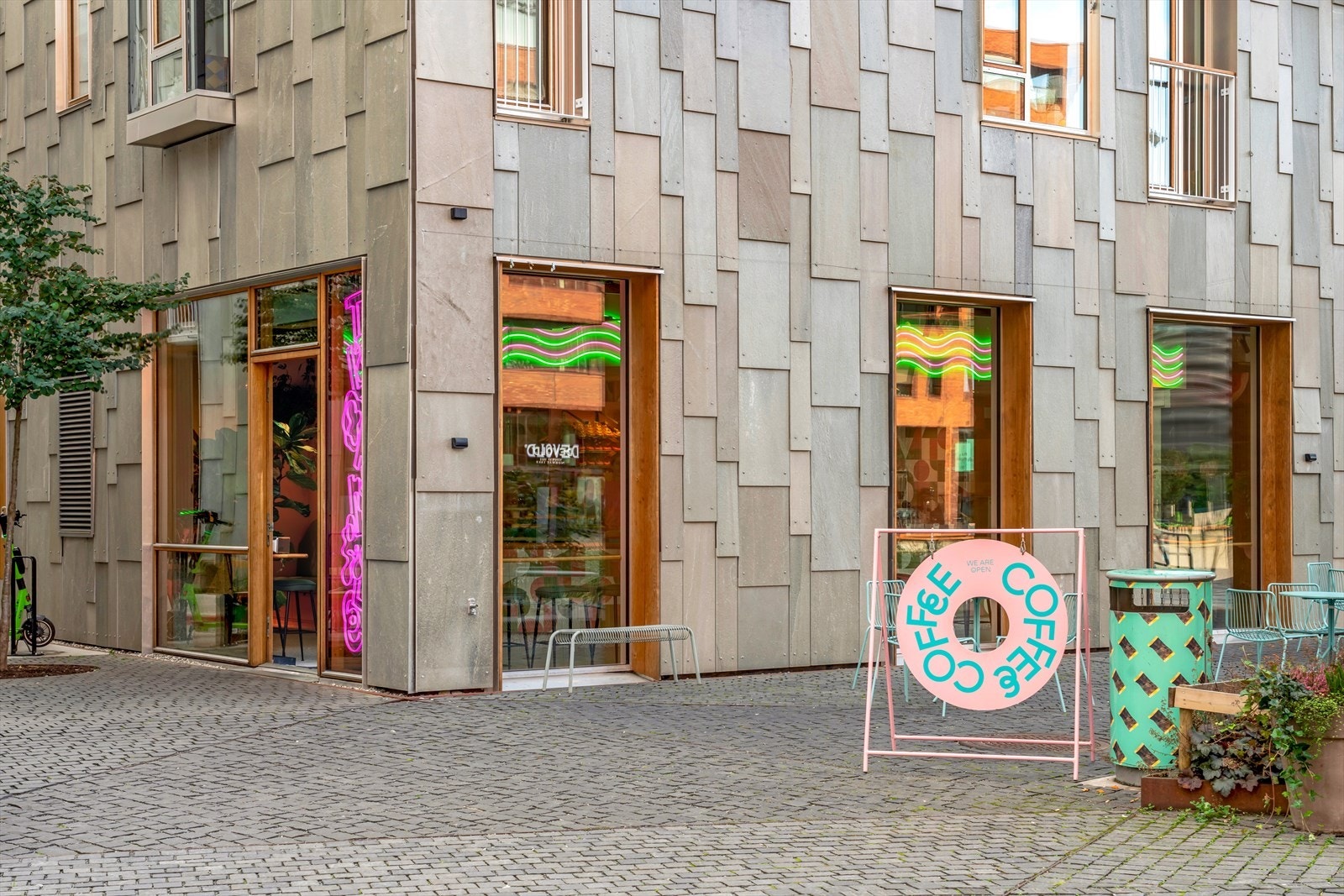 I Bjørvika finner du et variert utvalg av spisesteder, fra enkle kafeer til restauranter med internasjonalt preg. Galleribilde