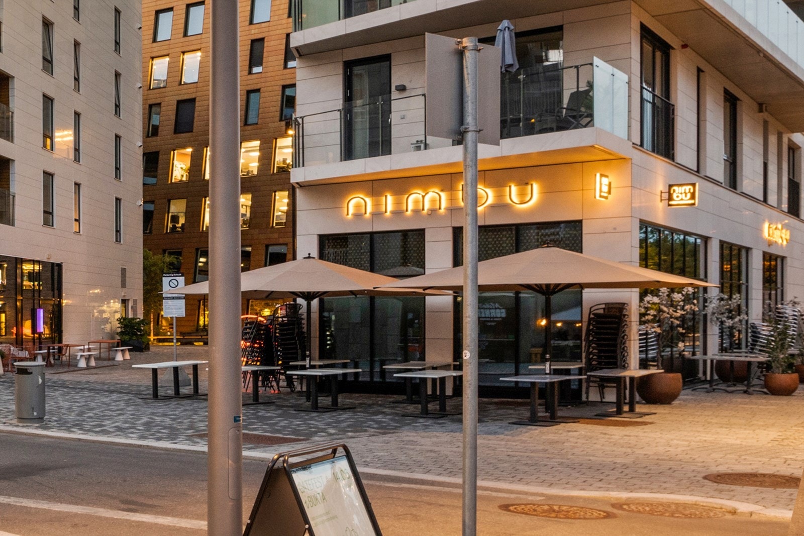 Nimbu serverer indiskinspirert mat i en rolig og moderne atmosfære. Galleribilde