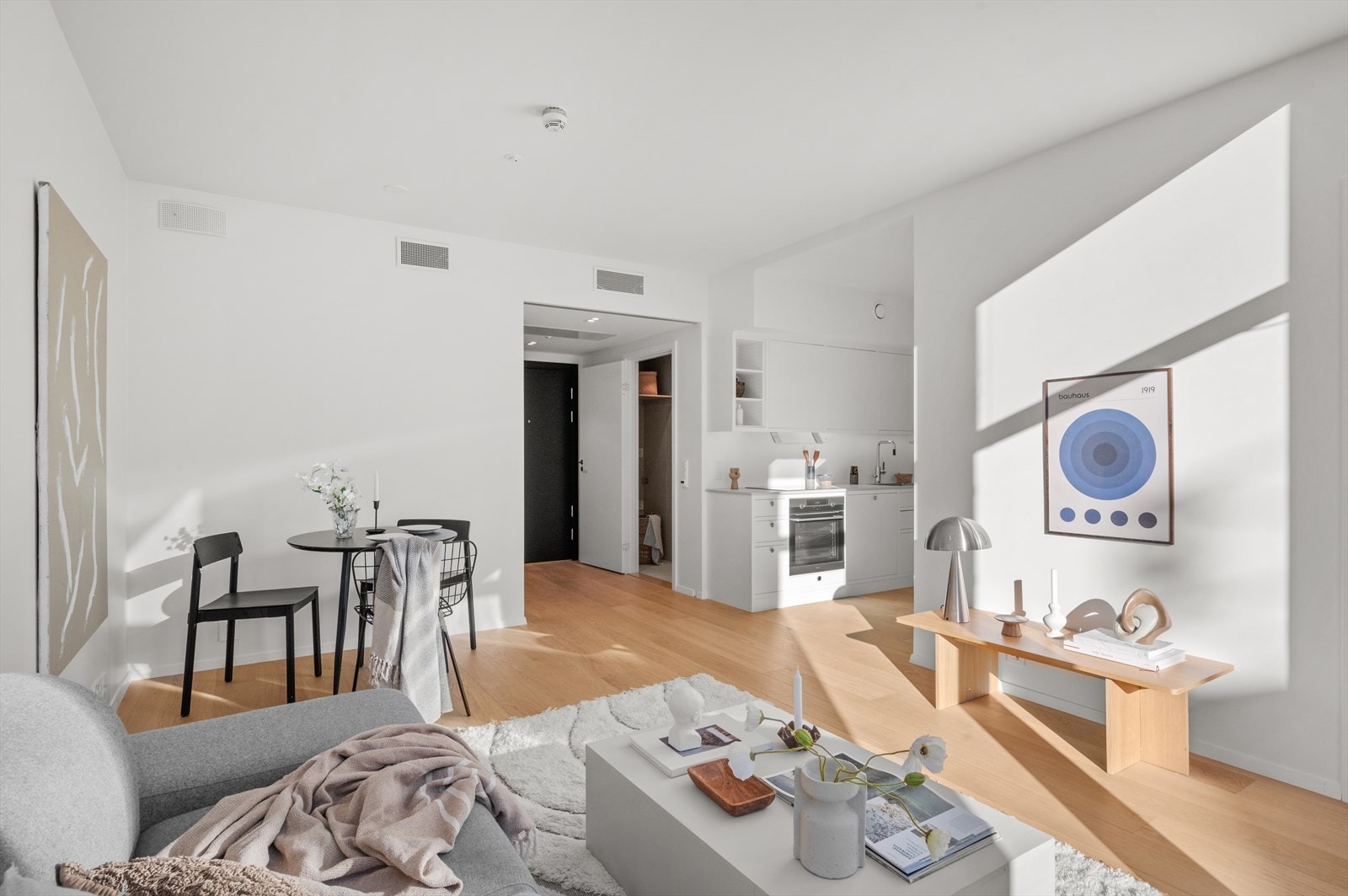 Boligen er utstyrt med smarthusløsning fra Eaton X-comfort. Her styrer du lys, varme og strøm enkelt via app. Galleribilde