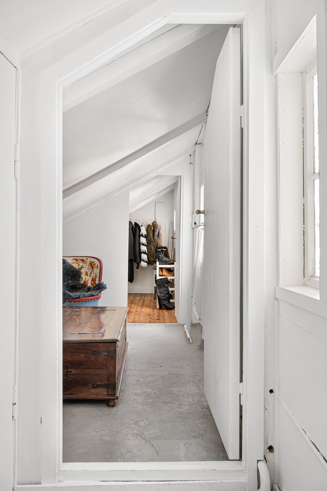 To praktiske boder for oppbevaring Galleribilde