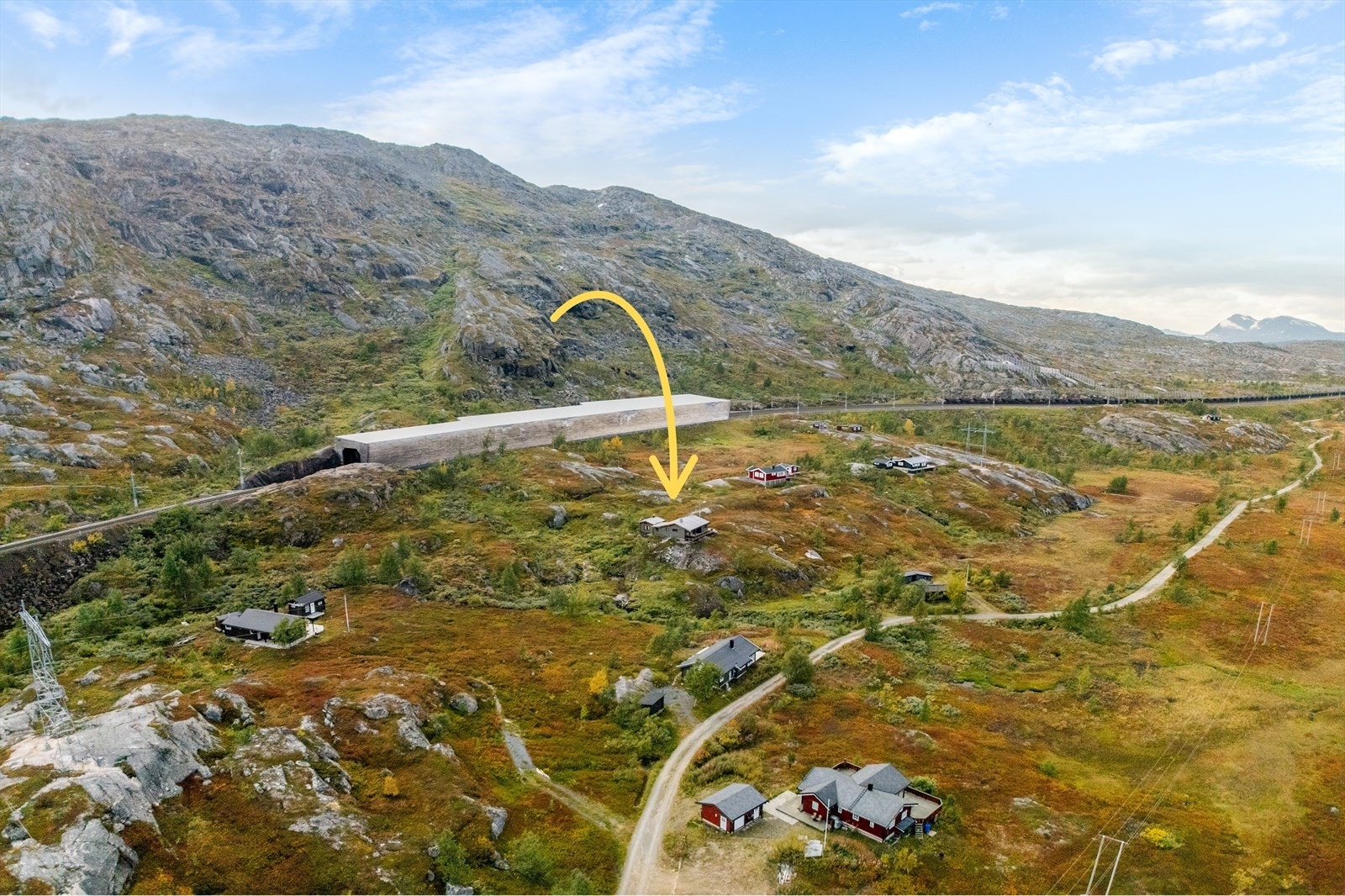 Fra hytta er det kort vei til svenskegrensen med handel og opplevelser en kort kjøretur fra hytta Galleribilde