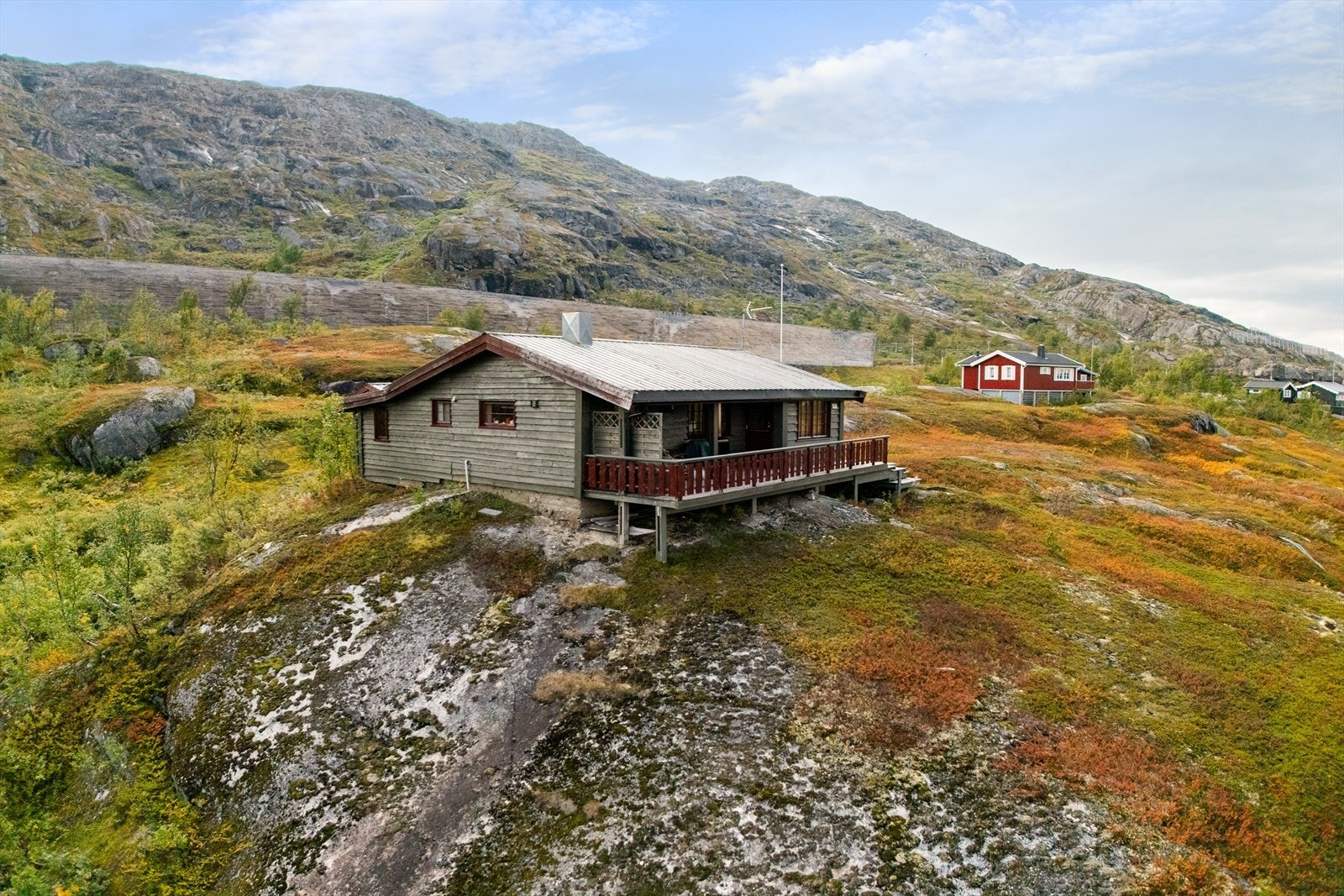 Hytta er plassert midt i mektig natur - her får du ekte fjellfølelse og roen man søker på hytta Galleribilde