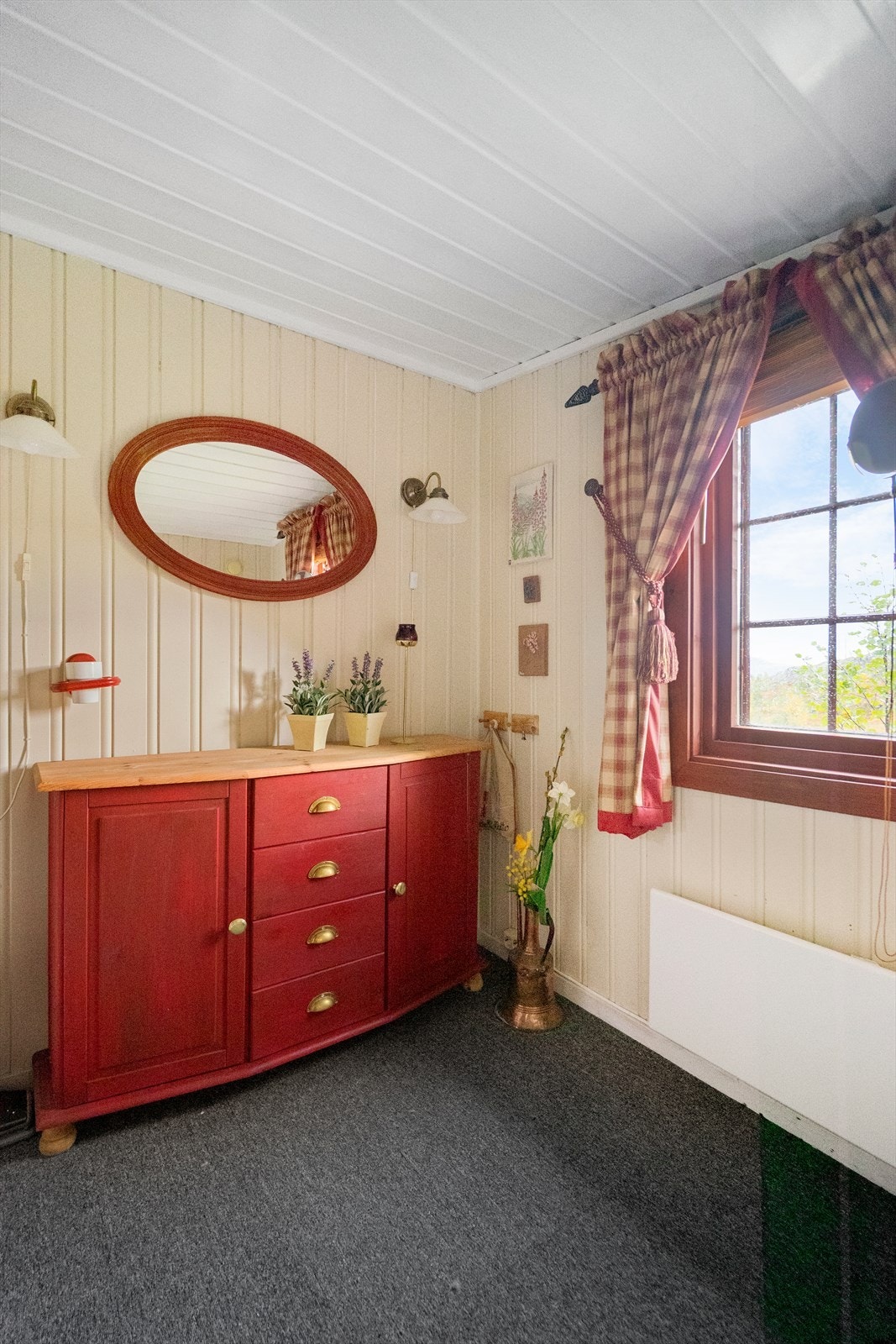 Praktisk kommode for oppbevaring av håndduker og diverse baderomsartikler Galleribilde