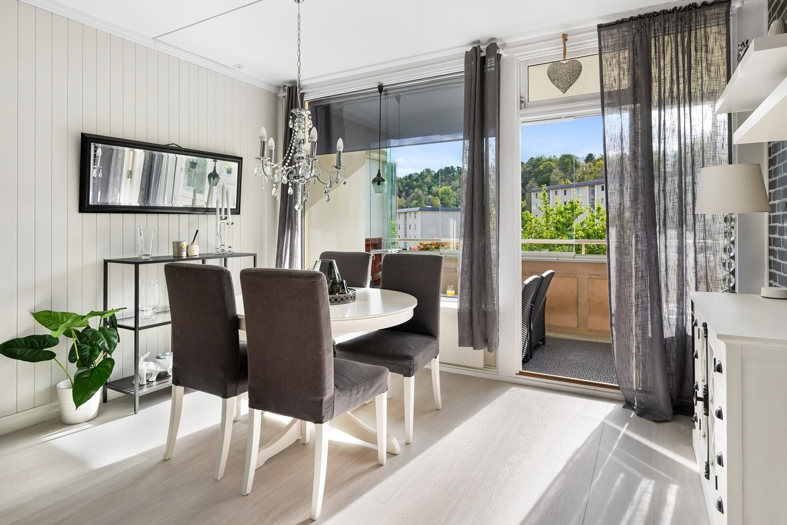 Det er god plass til spisestue Galleribilde