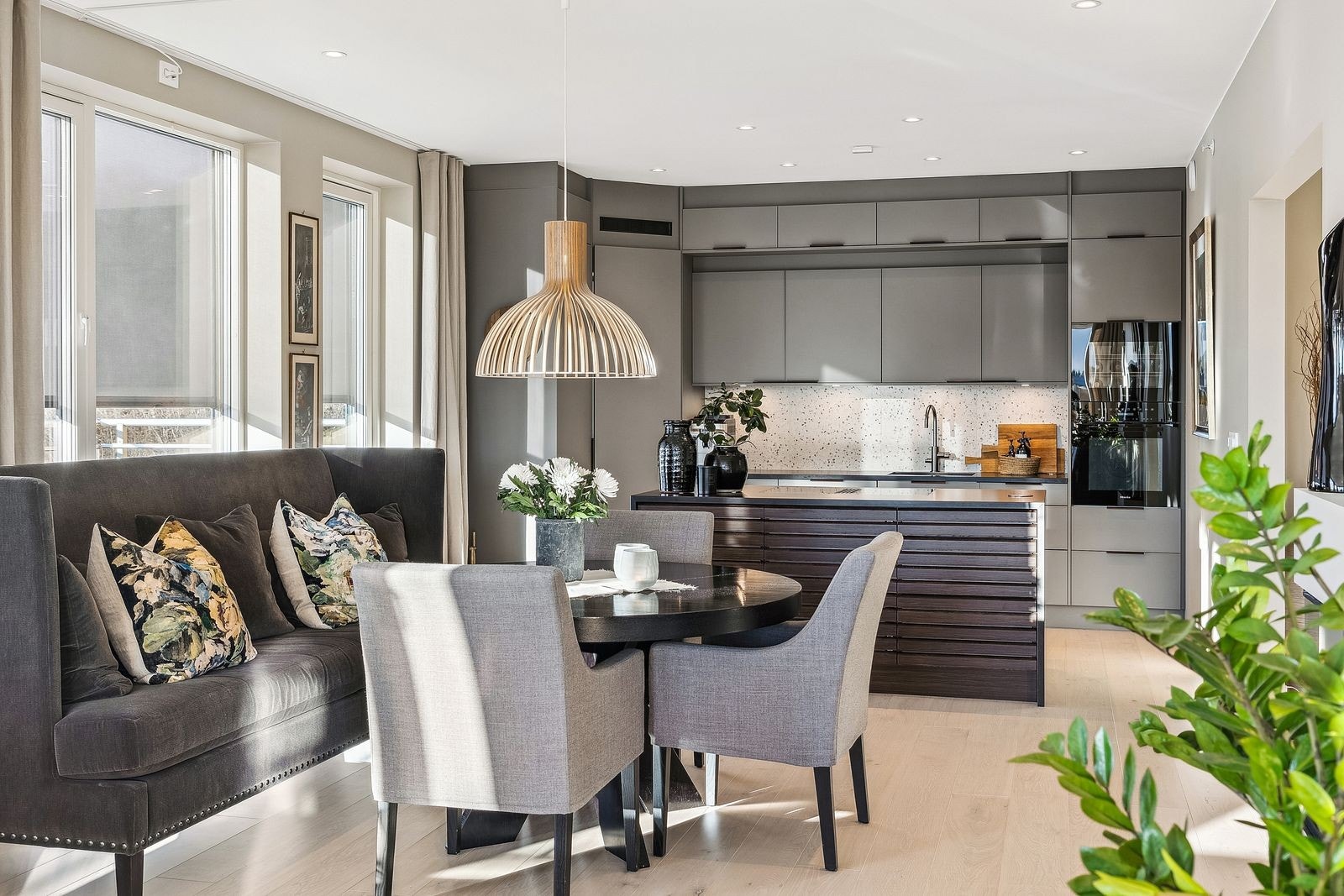 Alt i boligen er av høy standard og det er fortsatt nybygggaranti. Galleribilde