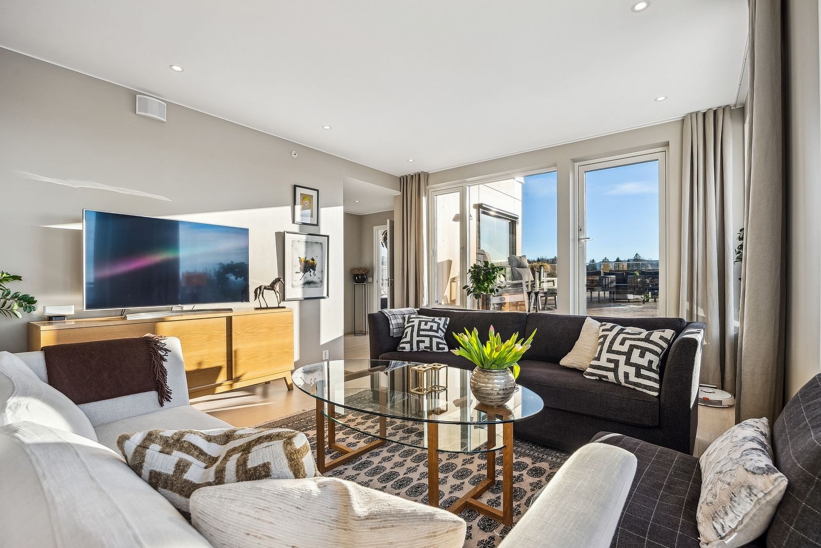 Med møblering kan man skapåe ulike soner i oppholdsrommet Galleribilde