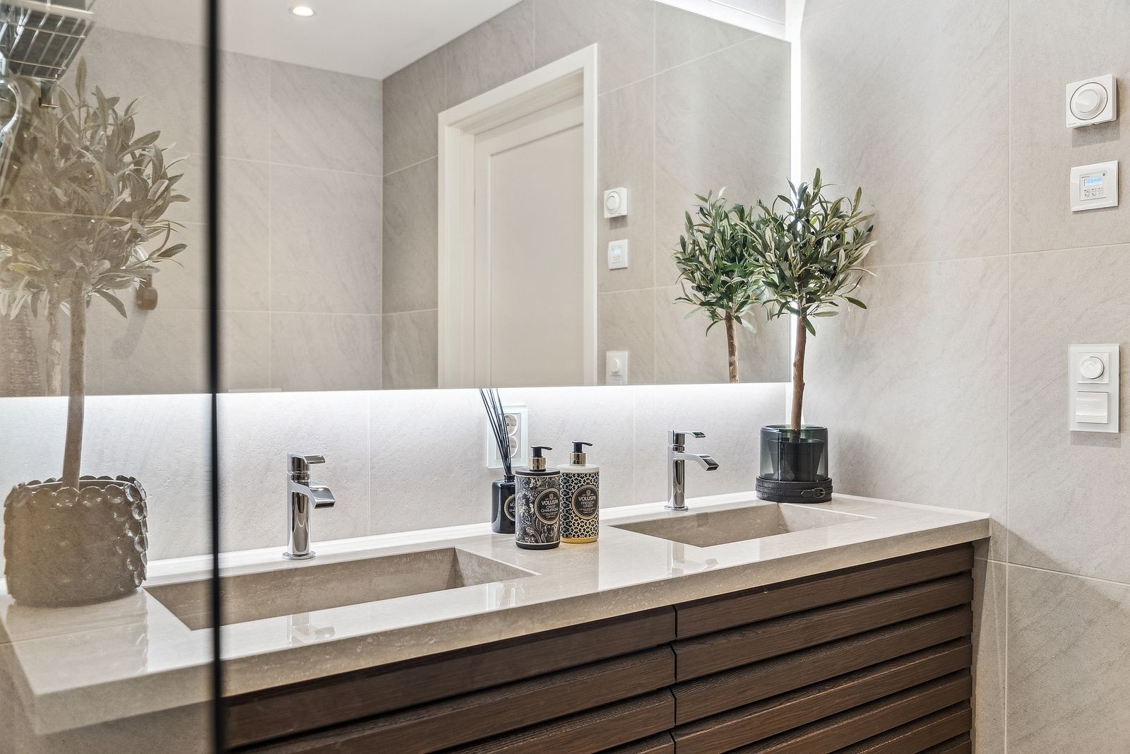 Dobbelvask og luksuriøse materialvalg Galleribilde