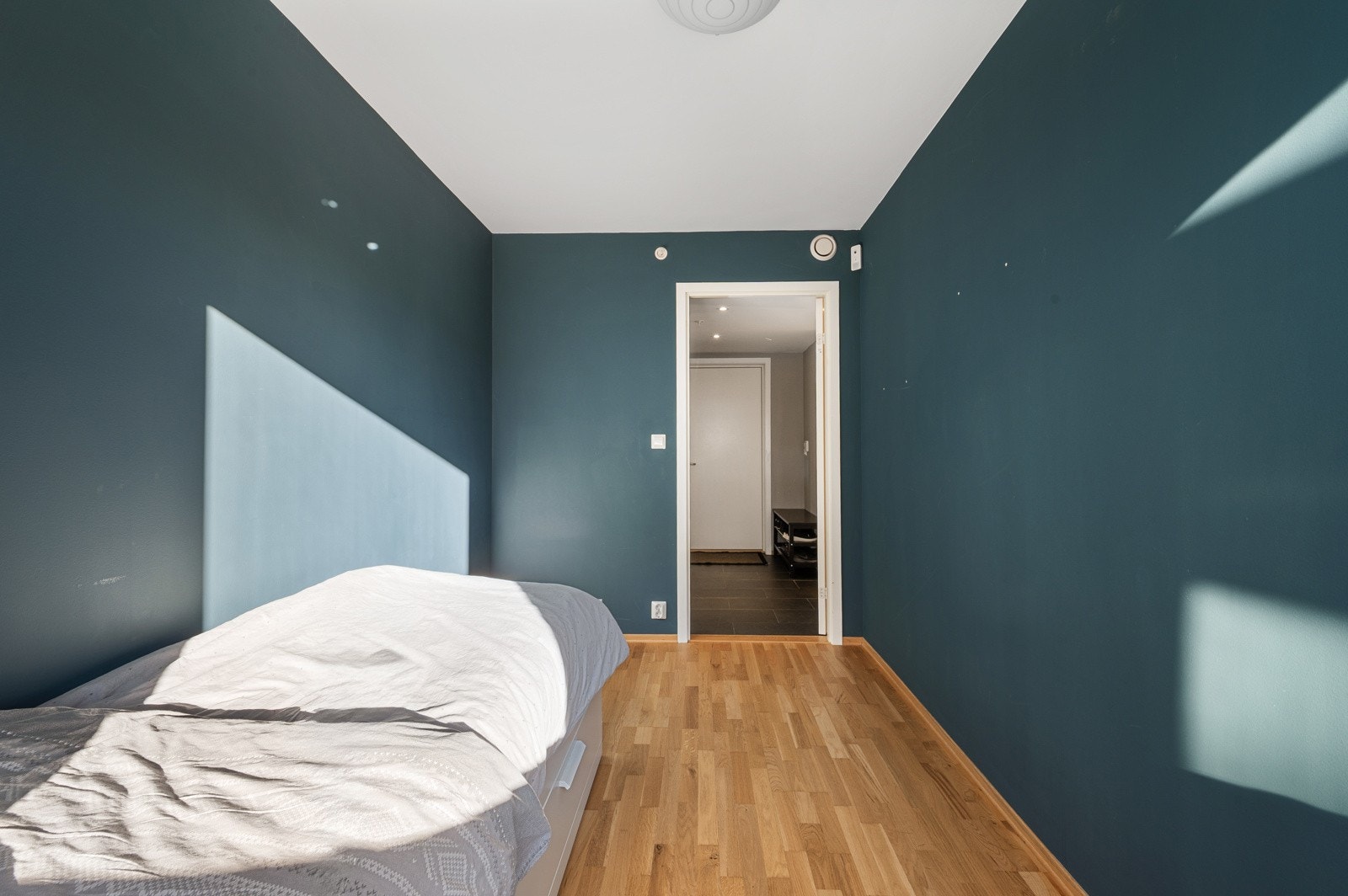 God plass for garderobeskap Galleribilde