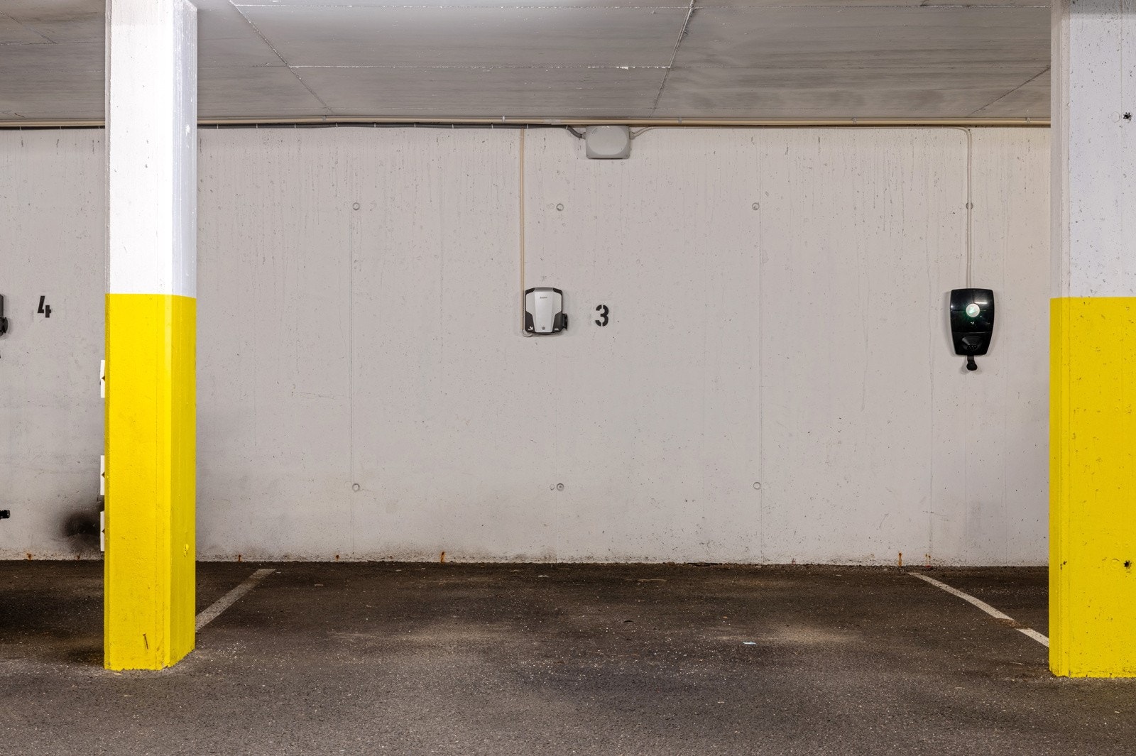 Garasjeplass med ladepunkt Galleribilde