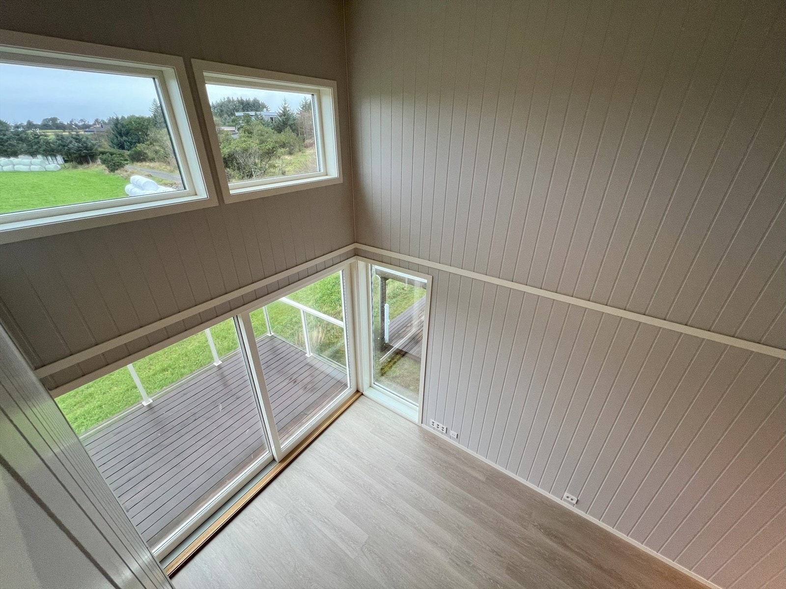 Åpent fra hems til stue. Galleribilde