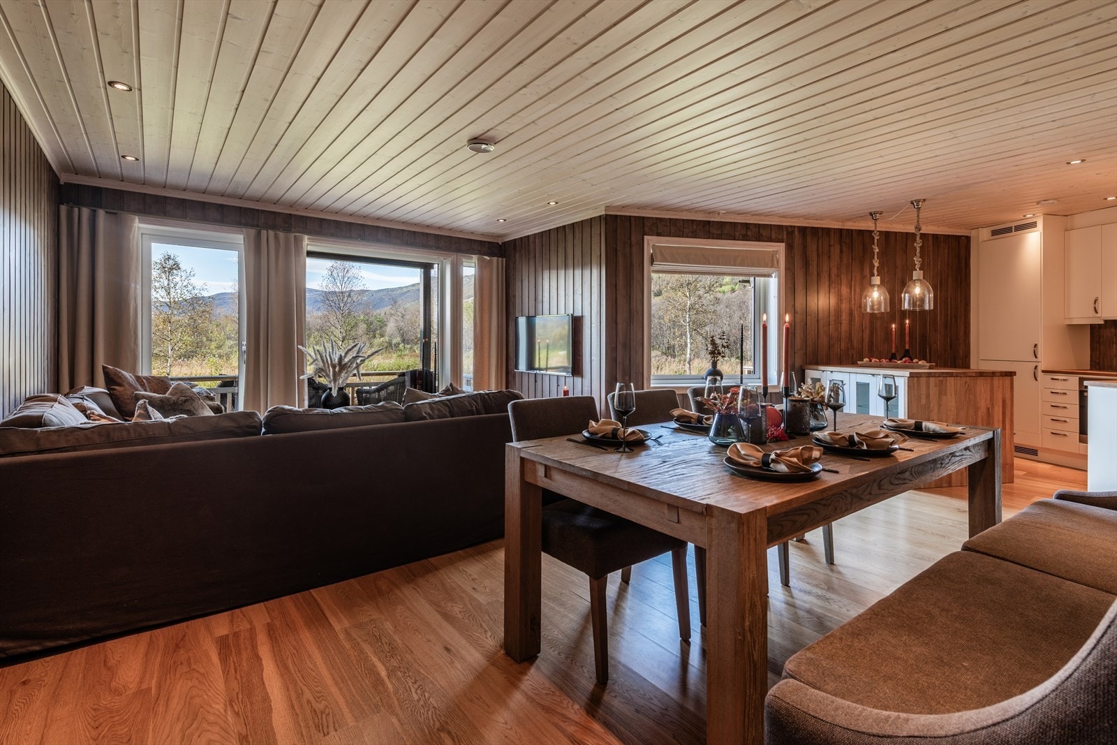 - Med sin gode atmosfære skaper leiligheten virkelig en autentisk hyttefølelse - Galleribilde