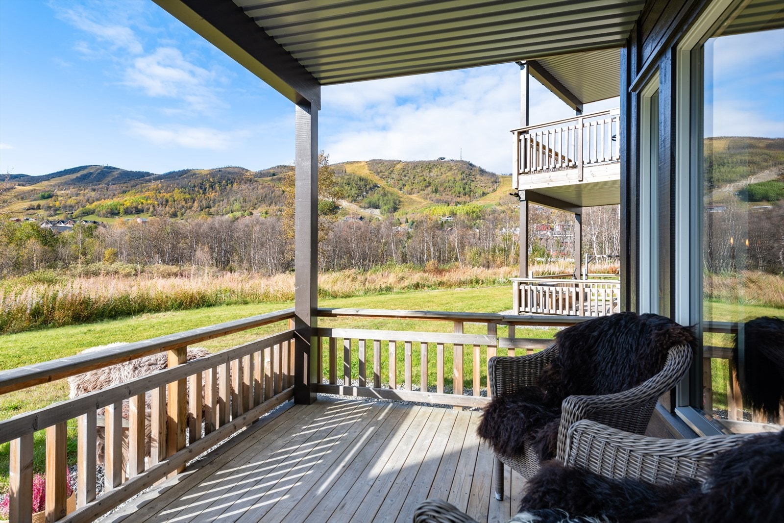 - Terrassen måler 9,6 m² og har gode solforhold - Galleribilde